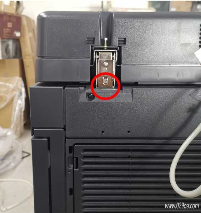 柯尼卡美能达C300i/360i/7030i新机如何装机,，主机安装步骤图解方法，微调送稿器螺丝